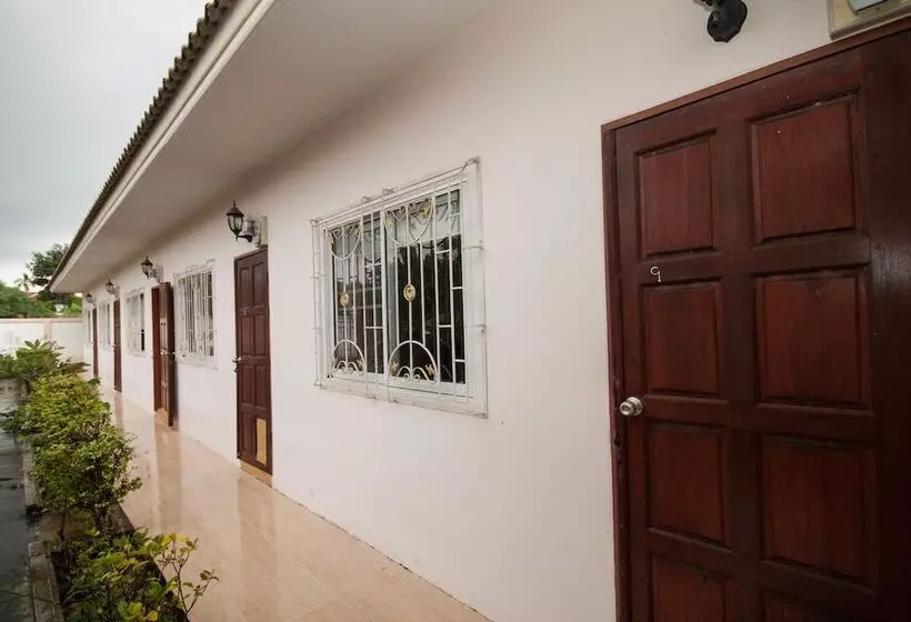 בית מלון כפרי Narnia Resort Pattaya 2