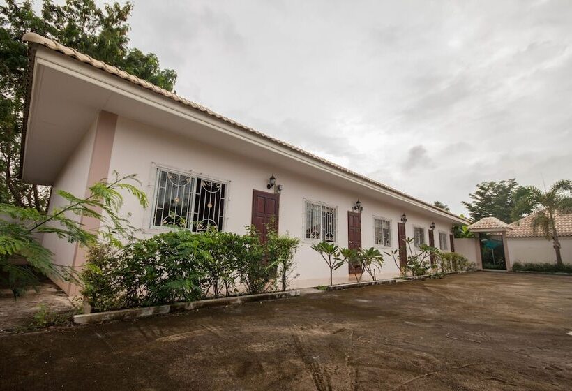 בית מלון כפרי Narnia Resort Pattaya 2