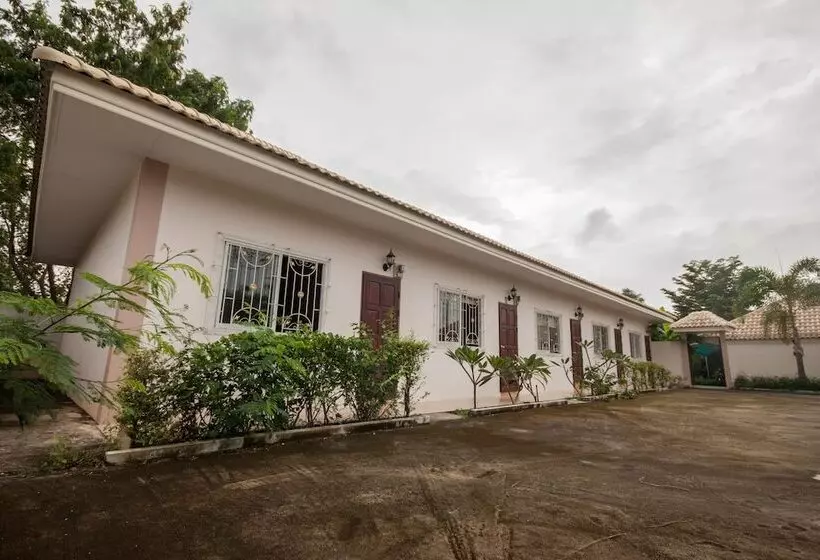 בית מלון כפרי Narnia Resort Pattaya 2