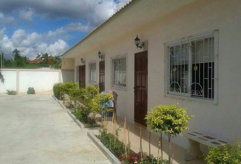 בית מלון כפרי Narnia Resort Pattaya 2