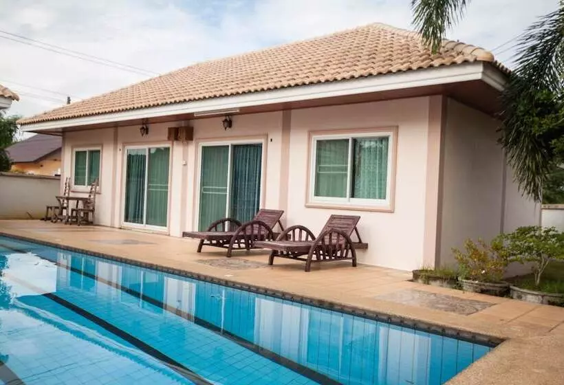 בית מלון כפרי Narnia Resort Pattaya 2