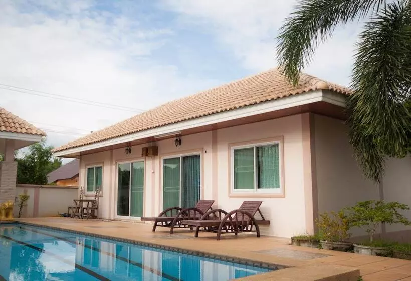 בית מלון כפרי Narnia Resort Pattaya 2