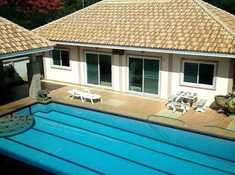 בית מלון כפרי Narnia Resort Pattaya 2