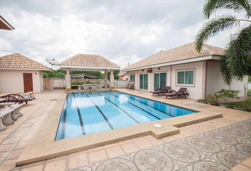 בית מלון כפרי Narnia Resort Pattaya 2