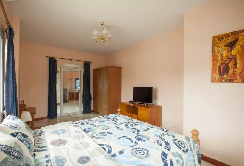 בית מלון כפרי Narnia Resort Pattaya 2