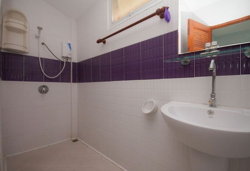 בית מלון כפרי Narnia Resort Pattaya 2