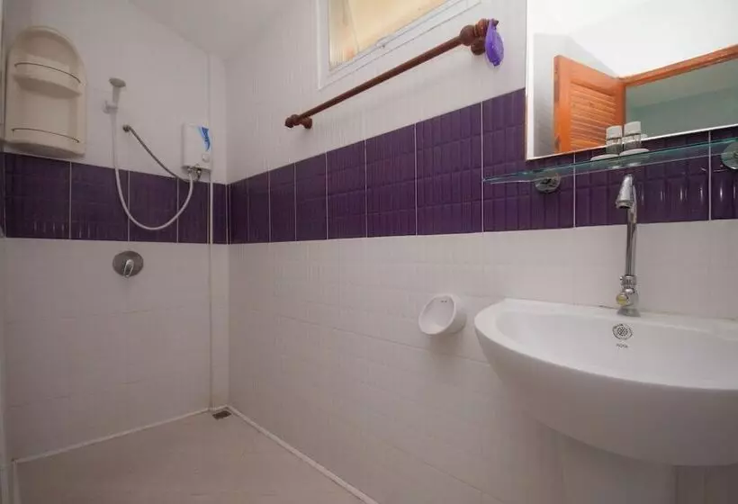 בית מלון כפרי Narnia Resort Pattaya 2