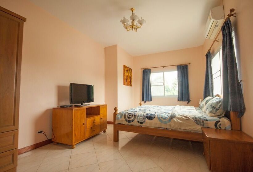 בית מלון כפרי Narnia Resort Pattaya 2