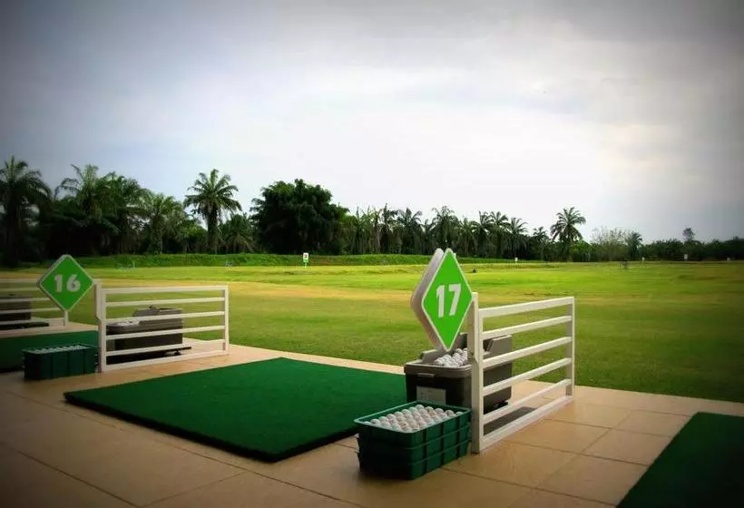 فندق Palm Driving Range & Resort