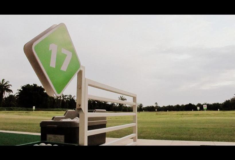 호텔 Palm Driving Range & Resort