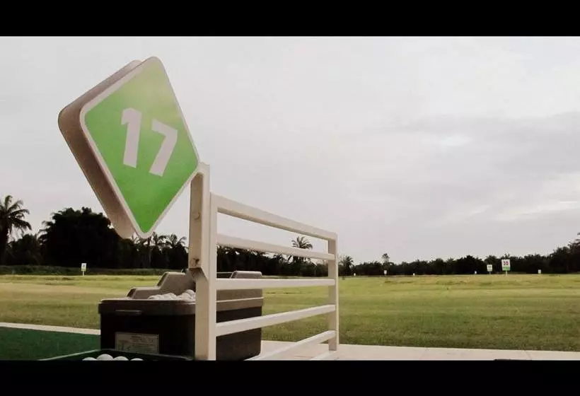 فندق Palm Driving Range & Resort