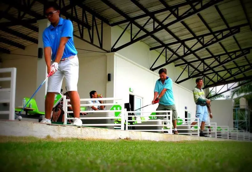 فندق Palm Driving Range & Resort