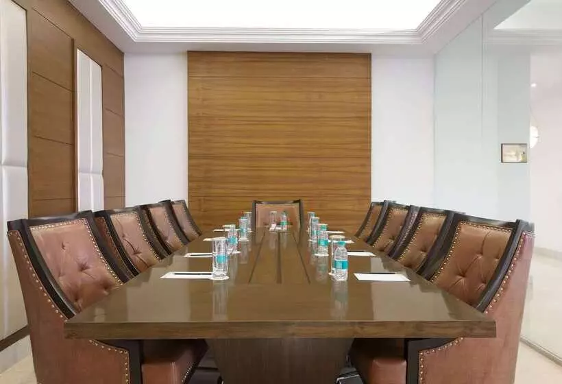 هتل Ramada Plaza By Wyndham Chandigarh Zirakpur