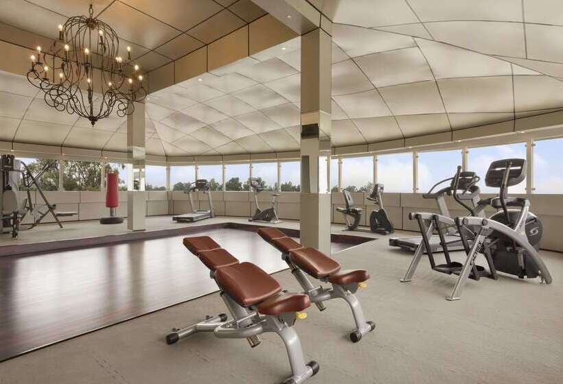 호텔 Ramada Plaza By Wyndham Chandigarh Zirakpur