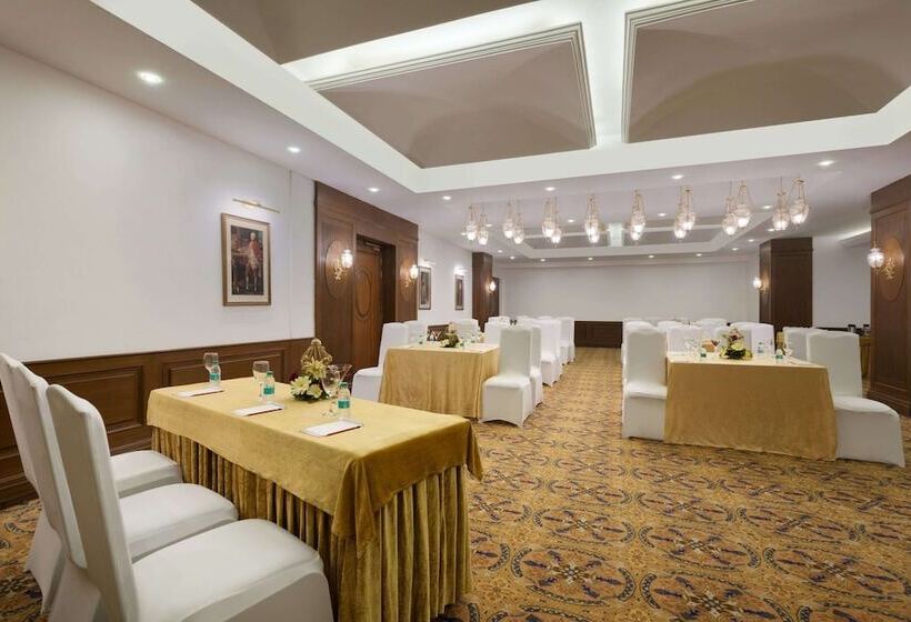 호텔 Ramada Plaza By Wyndham Chandigarh Zirakpur