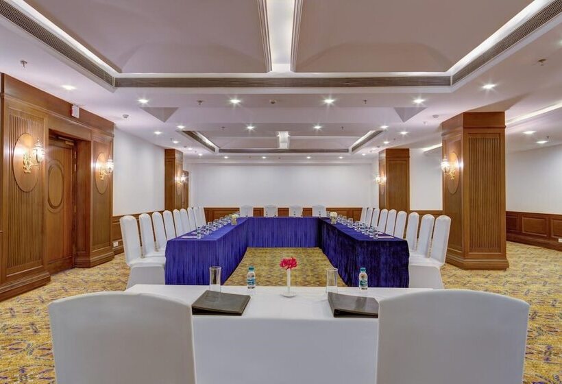 호텔 Ramada Plaza By Wyndham Chandigarh Zirakpur