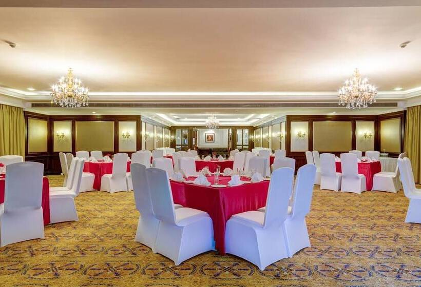 호텔 Ramada Plaza By Wyndham Chandigarh Zirakpur