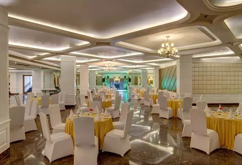 هتل Ramada Plaza By Wyndham Chandigarh Zirakpur