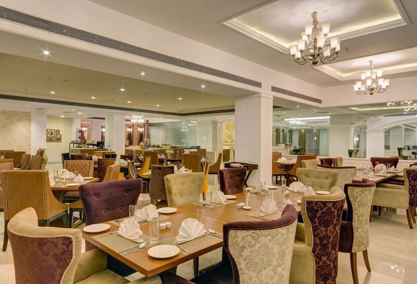 호텔 Ramada Plaza By Wyndham Chandigarh Zirakpur