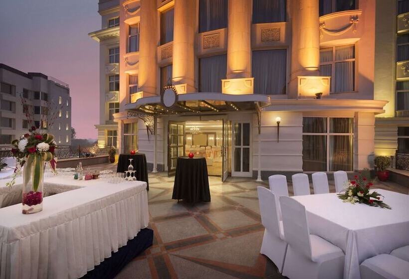 호텔 Ramada Plaza By Wyndham Chandigarh Zirakpur