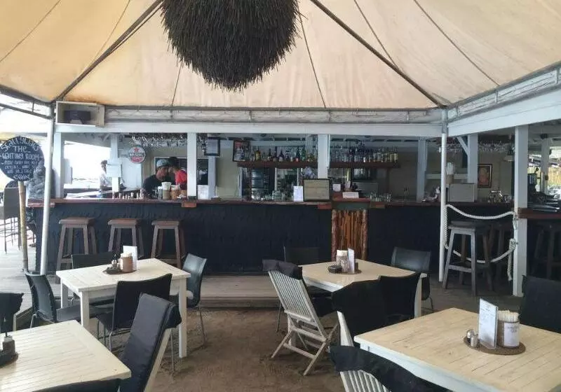 בית מלון כפרי Scallywags Resort