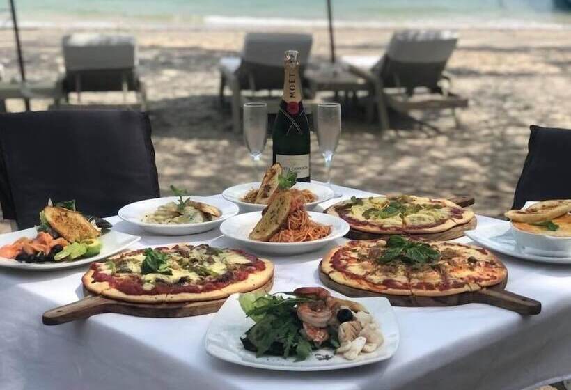 ホテル Scallywags Resort