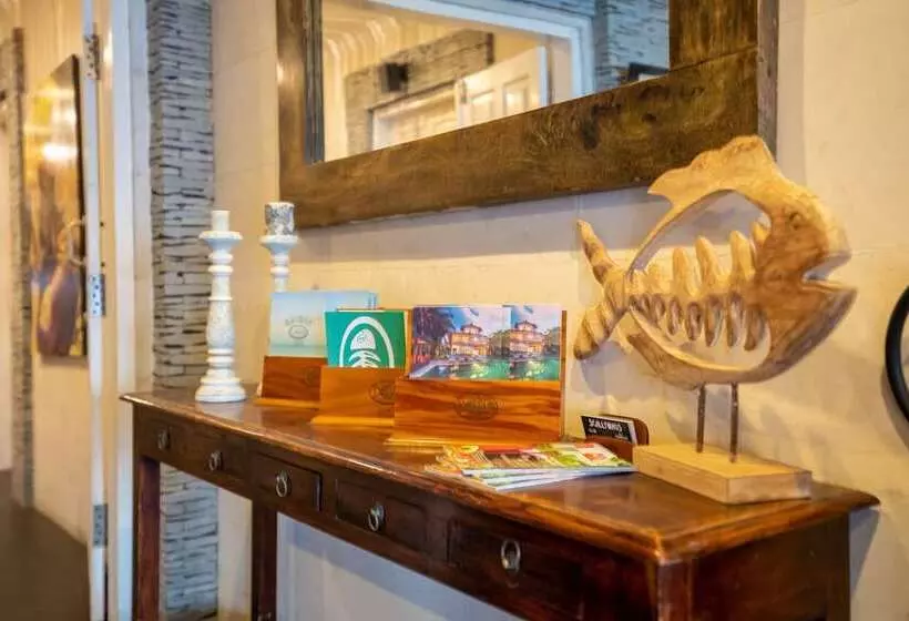 בית מלון כפרי Scallywags Resort