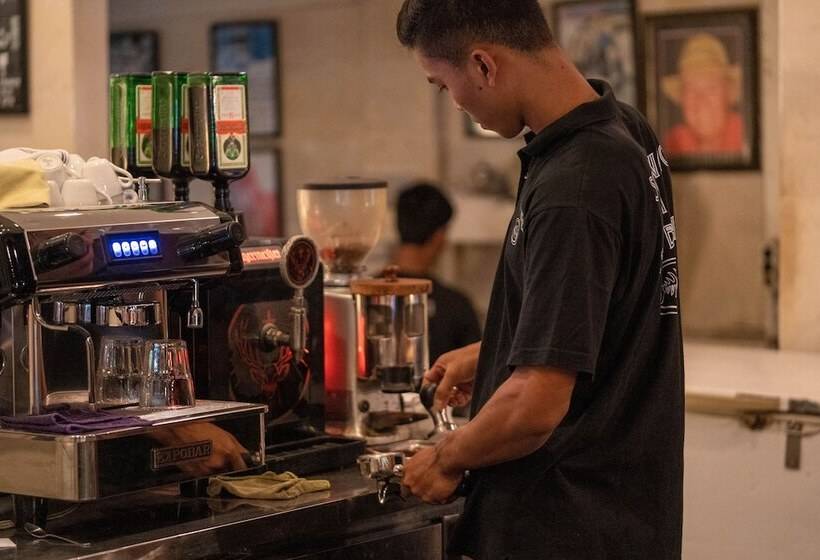 ホテル Scallywags Resort