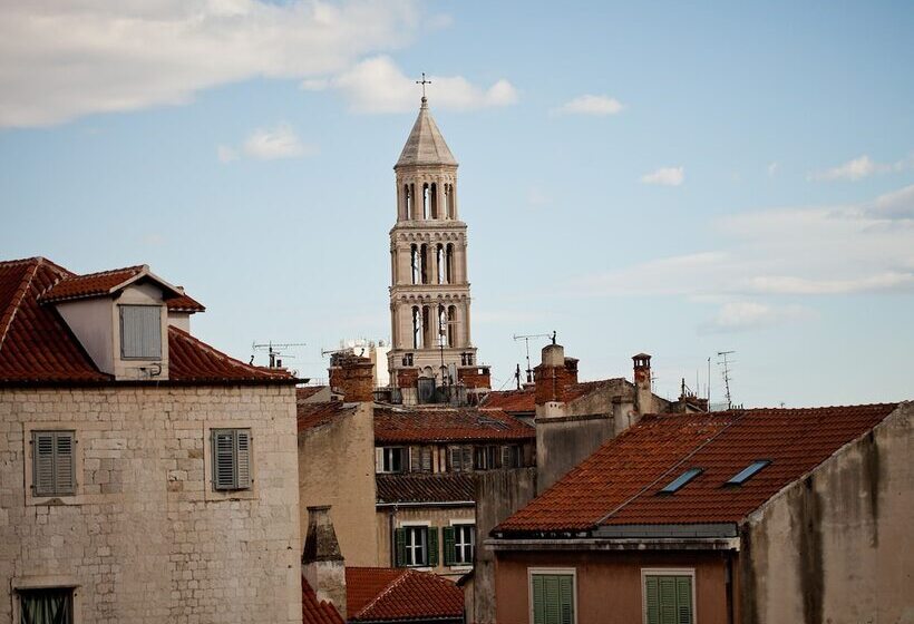 Marmontova Luxury Rooms