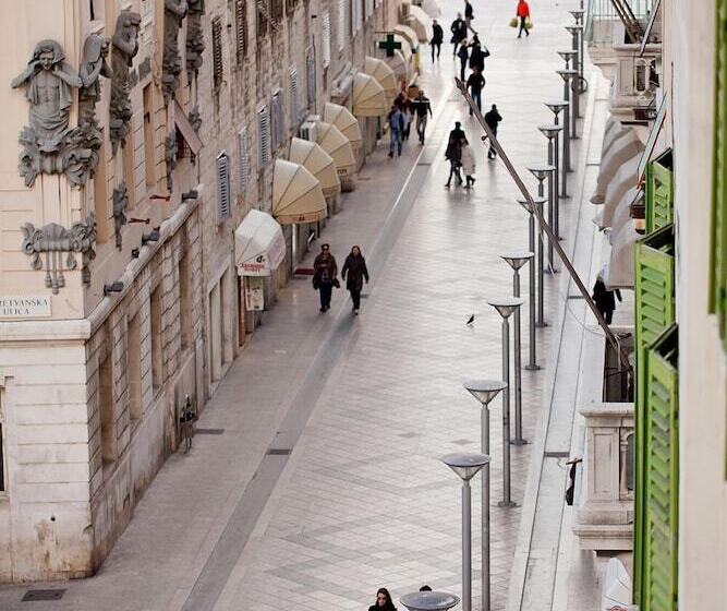 Marmontova Luxury Rooms