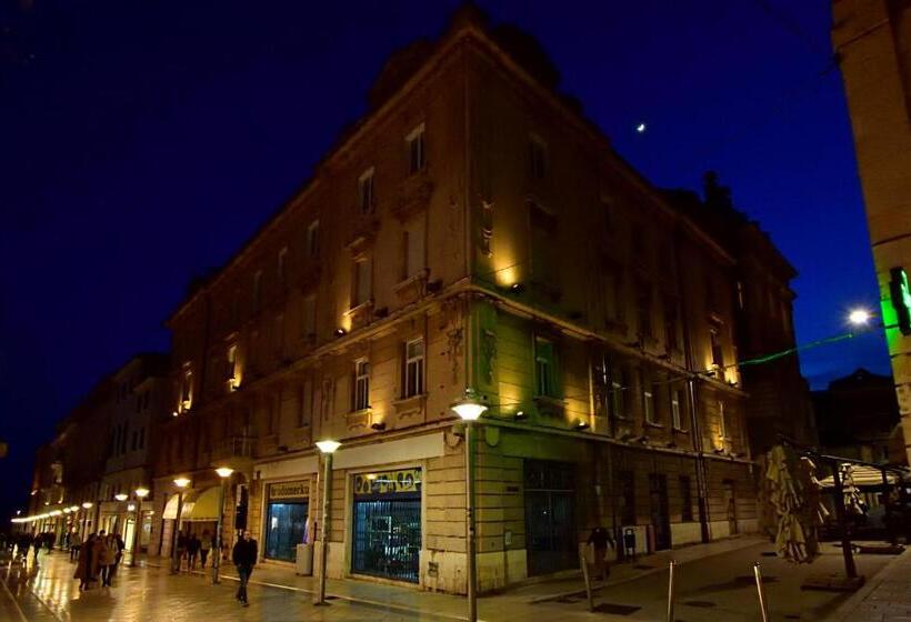 Marmontova Luxury Rooms