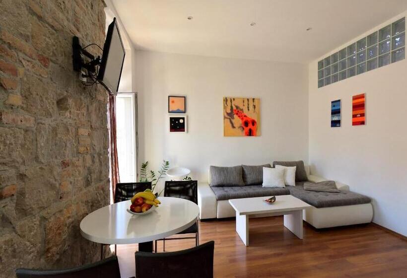 Marmontova Luxury Rooms