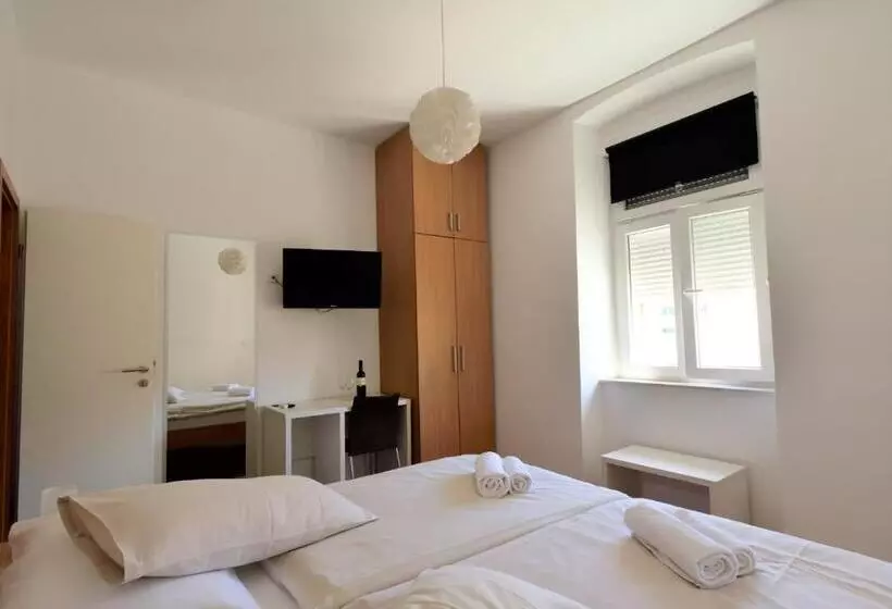 Marmontova Luxury Rooms