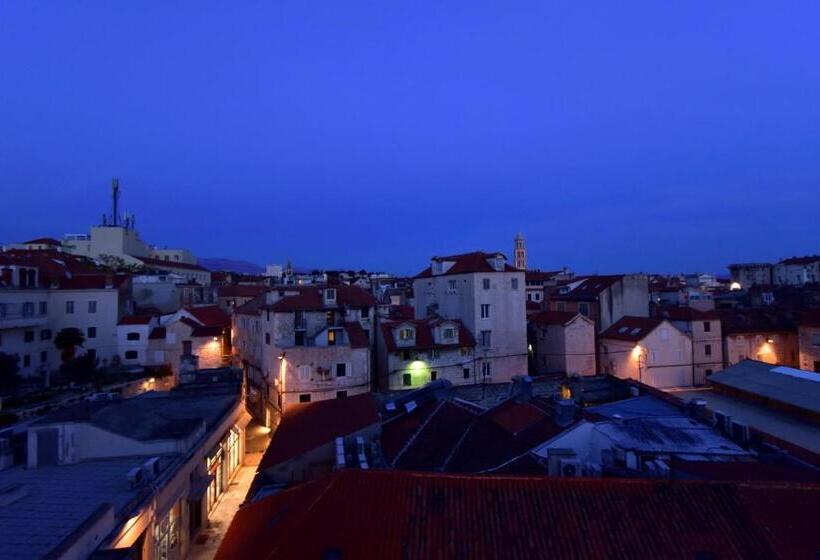 Marmontova Luxury Rooms