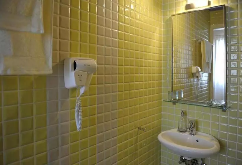 פנסיון Almyris