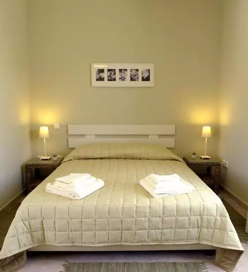 פנסיון Almyris