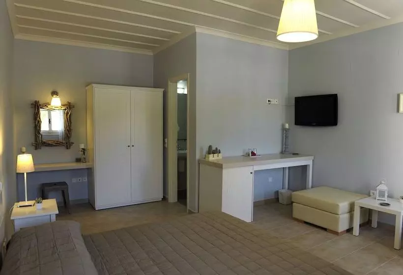 פנסיון Almyris