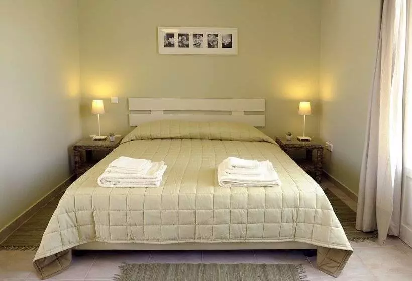 פנסיון Almyris