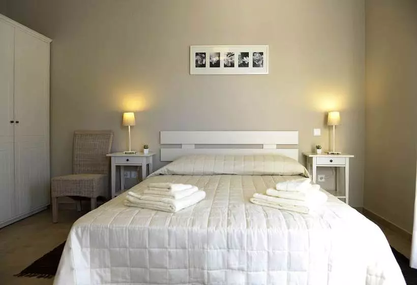 פנסיון Almyris