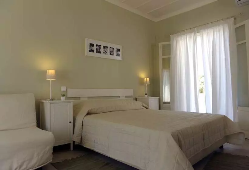 פנסיון Almyris