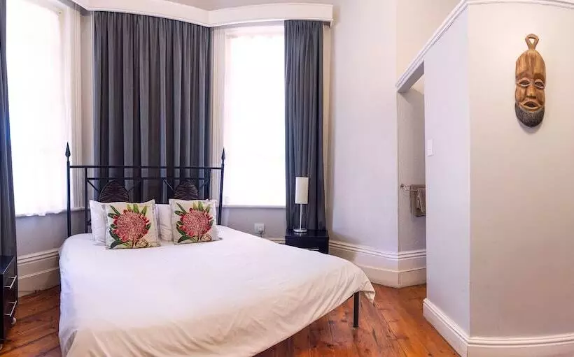 호스텔 Ashanti Gardens Guesthouse