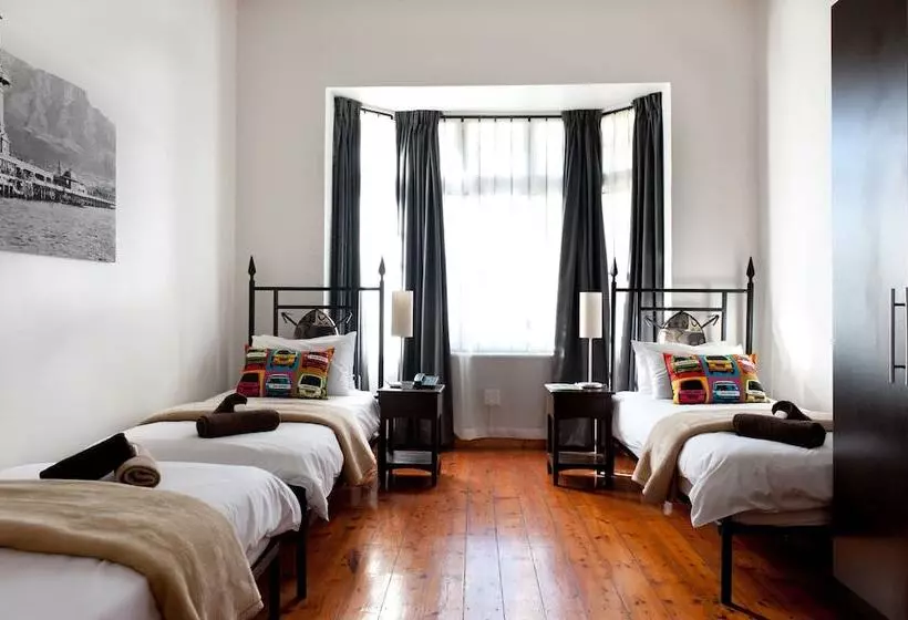 호스텔 Ashanti Gardens Guesthouse