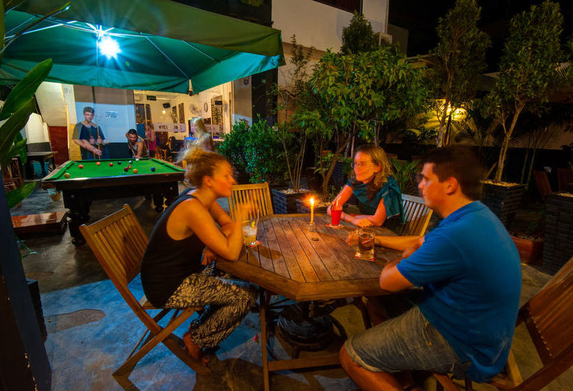 הוסטל Me Mates Villa