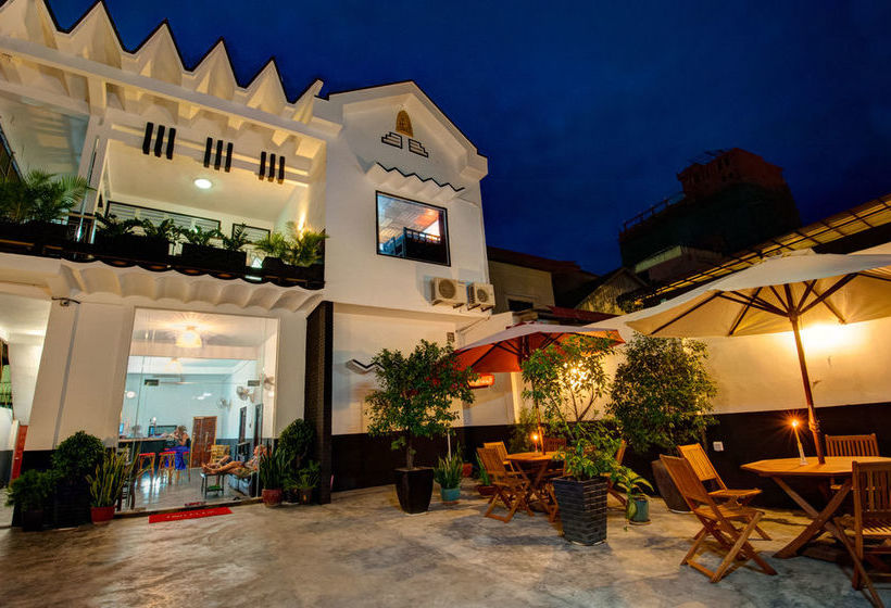 הוסטל Me Mates Villa