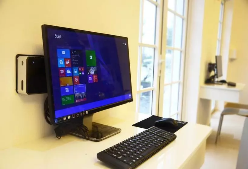 هتل Golden Sunset