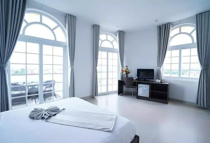 هتل Golden Sunset