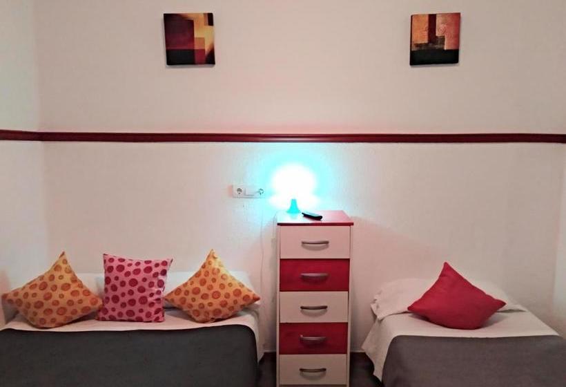 فندق Pensión Alicante By Moontels