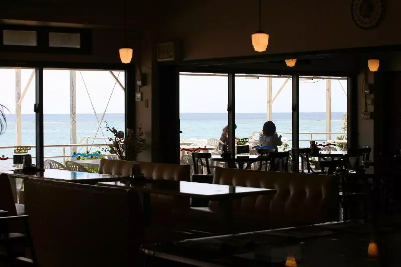 ホテル & Restaurant On The Beach Lue