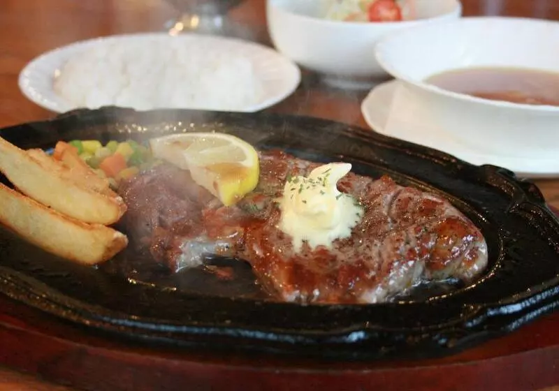ホテル & Restaurant On The Beach Lue