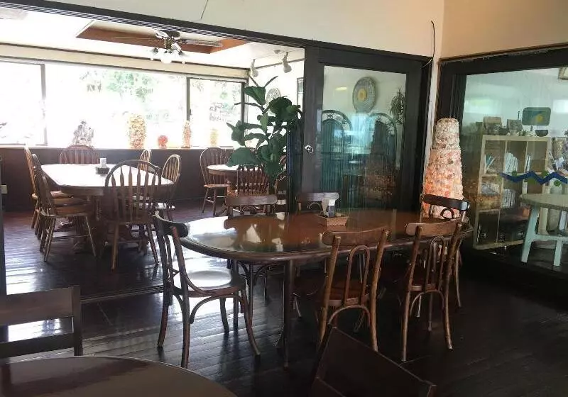 ホテル & Restaurant On The Beach Lue
